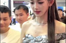 车展新星粥粥酱亮相大湾区颜值在线却陷社交账号封禁谜团