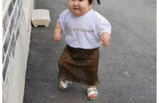 网红胖女婴,萌态可掬，萌翻网友心