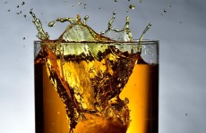 奶茶因因子全球最权威医学期刊BMJ：每天多喝3口奶茶癌症风险上升18%！果汁也很糟！